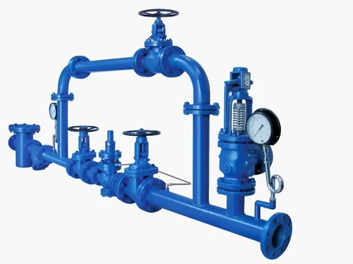 Compact pressure reducing station designed for efficient steam utilization in process industries