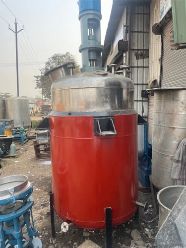 Stainless steel reactor tank with precise temperature control.