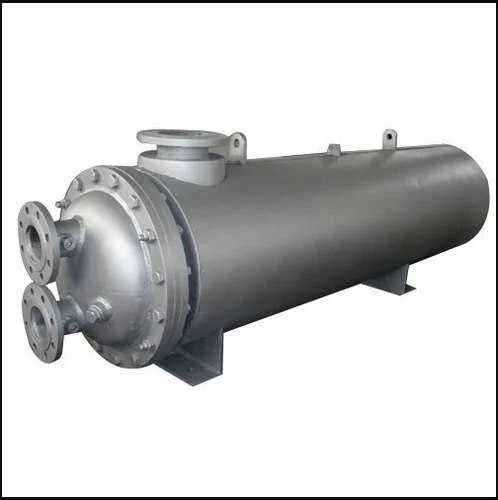 Cross-sectional view of a shell and tube exchanger with fluid flow paths